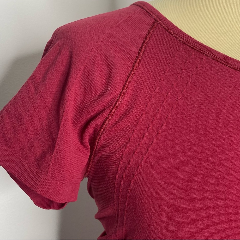 Athleta Speedlight Chilled Sangria Seamless Tee - Picture 6 of 14